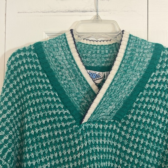 Vintage 1970s Men’s Size L acrylic blend sweater V-Neck with Pockets K1 - Picture 2 of 7